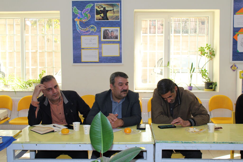 نشست مدیرکل کانون پرورش فکری همدان با مربیان حوزه 2 در مرکز شماره 2 ملایر