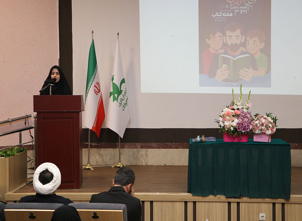 آیینرونمایی از ۶ عنوان کتاب دفاع مقدس در رشت برگزارشد