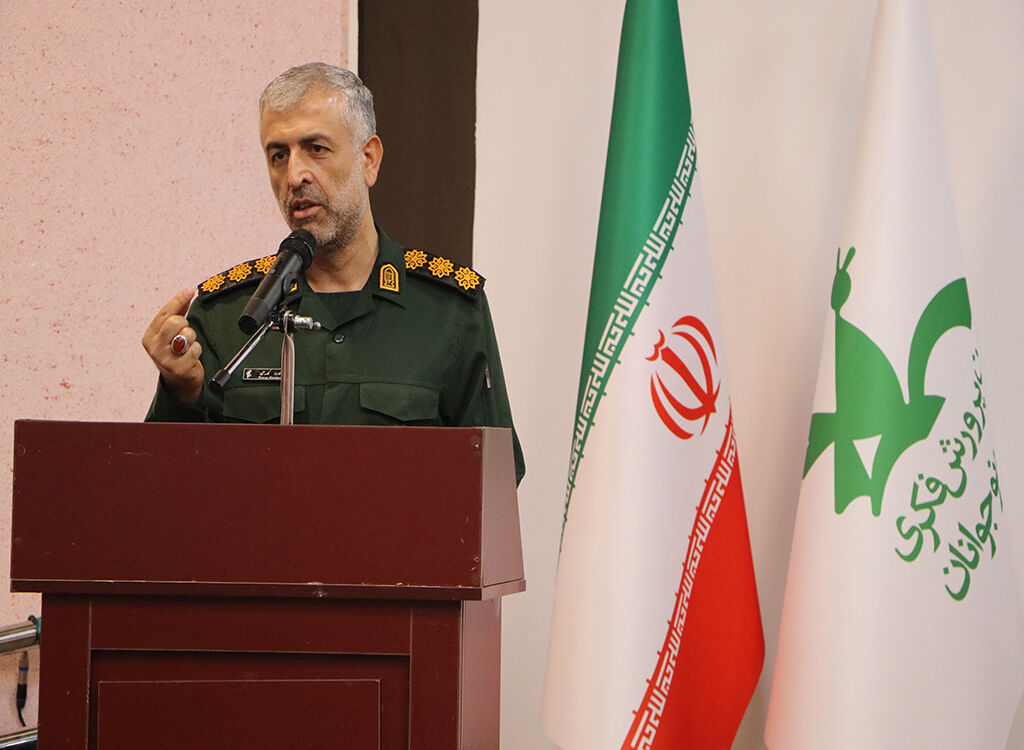 آیینرونمایی از ۶ عنوان کتاب دفاع مقدس در رشت برگزارشد