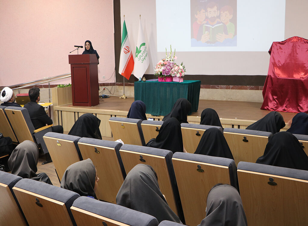 آیینرونمایی از ۶ عنوان کتاب دفاع مقدس در رشت برگزارشد