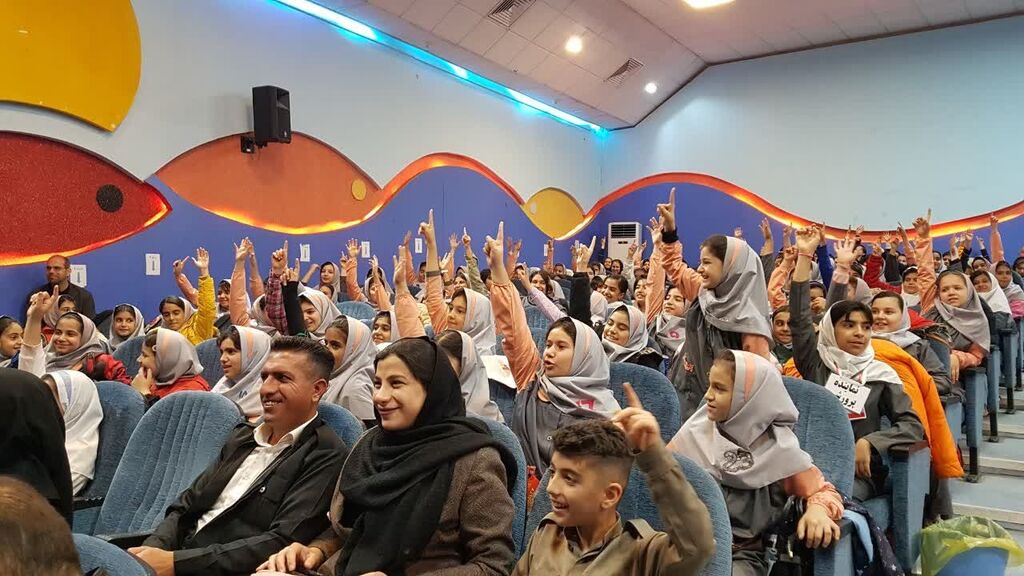 آیین تجلیل از اعضای کتابخوان کانون کرمانشاه برگزار شد