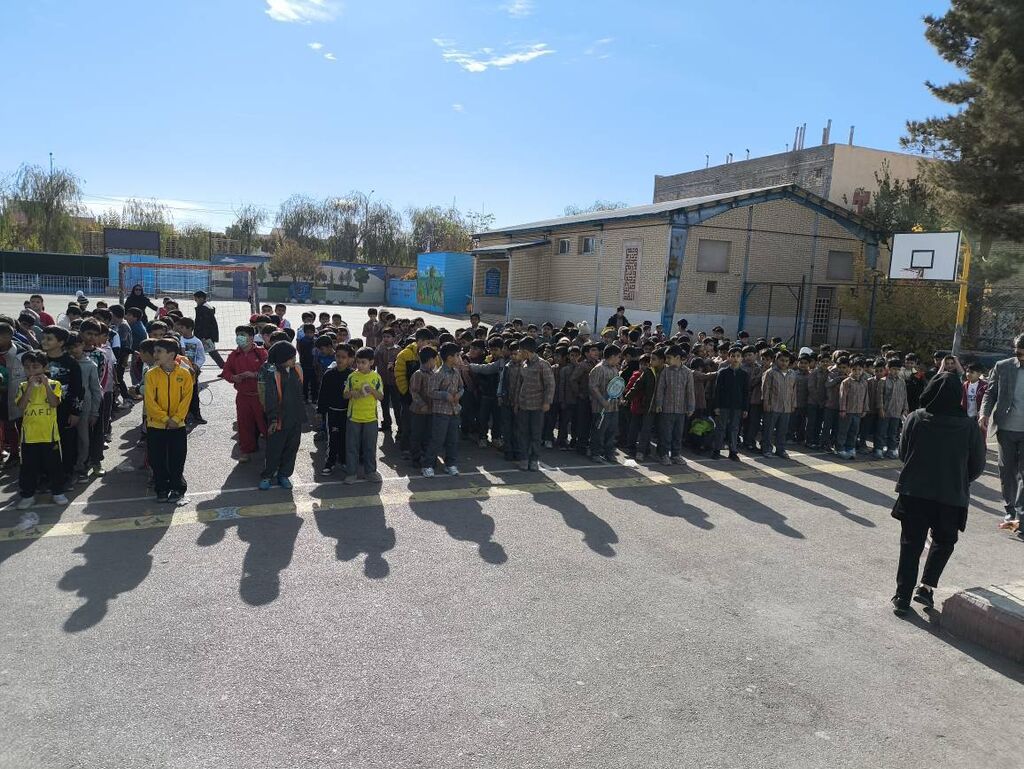 روزی که کتابخانه سیار کانون، امید را به کلاسهای دبستان آورد