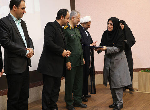 آیین‌رونمایی از ۶ عنوان کتاب دفاع مقدس در رشت