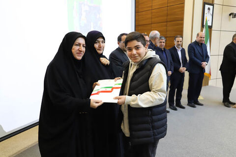تقدیر از برندگان مسابقه نقاشی «مدرسه‌ای به وسعت ایران» با حضور علی ربیعی دستیار اجتماعی رئیس‌جمهور در اردبیل