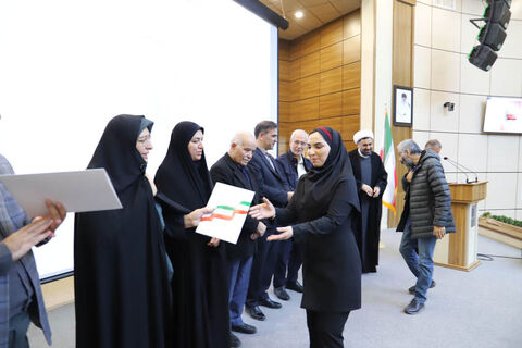 تقدیر از برندگان مسابقه نقاشی «مدرسه‌ای به وسعت ایران» با حضور علی ربیعی دستیار اجتماعی رئیس‌جمهور در اردبیل