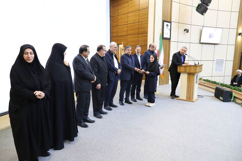 تقدیر از برندگان مسابقه نقاشی «مدرسه‌ای به وسعت ایران» با حضور علی ربیعی دستیار اجتماعی رئیس‌جمهور در اردبیل