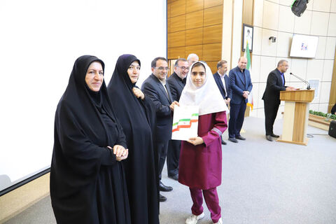 تقدیر از برندگان مسابقه نقاشی «مدرسه‌ای به وسعت ایران» با حضور علی ربیعی دستیار اجتماعی رئیس‌جمهور در اردبیل