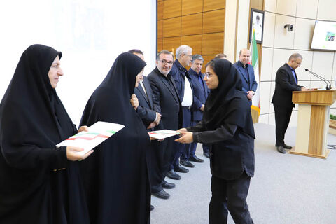 تقدیر از برندگان مسابقه نقاشی «مدرسه‌ای به وسعت ایران» با حضور علی ربیعی دستیار اجتماعی رئیس‌جمهور در اردبیل