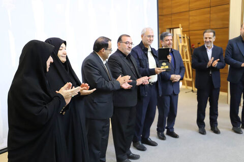 تقدیر از برندگان مسابقه نقاشی «مدرسه‌ای به وسعت ایران» با حضور علی ربیعی دستیار اجتماعی رئیس‌جمهور در اردبیل