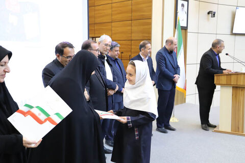 تقدیر از برندگان مسابقه نقاشی «مدرسه‌ای به وسعت ایران» با حضور علی ربیعی دستیار اجتماعی رئیس‌جمهور در اردبیل