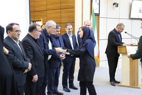 تقدیر از برندگان مسابقه نقاشی «مدرسه‌ای به وسعت ایران» با حضور علی ربیعی دستیار اجتماعی رئیس‌جمهور در اردبیل