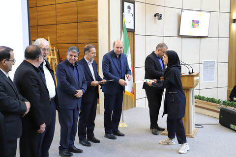 تقدیر از برندگان مسابقه نقاشی «مدرسه‌ای به وسعت ایران» با حضور علی ربیعی دستیار اجتماعی رئیس‌جمهور در اردبیل
