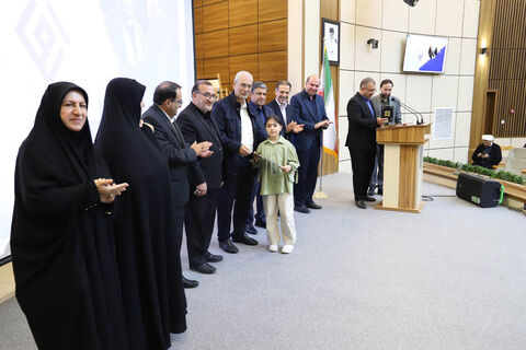 تقدیر از برندگان مسابقه نقاشی «مدرسه‌ای به وسعت ایران» با حضور علی ربیعی دستیار اجتماعی رئیس‌جمهور در اردبیل