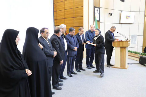 تقدیر از برندگان مسابقه نقاشی «مدرسه‌ای به وسعت ایران» با حضور علی ربیعی دستیار اجتماعی رئیس‌جمهور در اردبیل