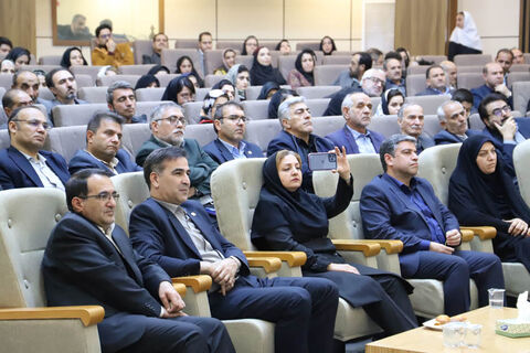 تقدیر از برندگان مسابقه نقاشی «مدرسه‌ای به وسعت ایران» با حضور علی ربیعی دستیار اجتماعی رئیس‌جمهور در اردبیل