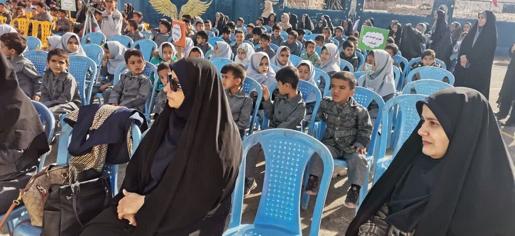 همزمان با روز کتابخوانی از مربی کتابخانه پستی نیشابور تقدیر شد