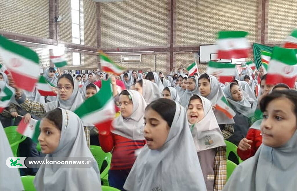 حضور مدیرکل کانون استان بوشهر در ویژهبرنامه آغاز هفته کتاب در دبستان معینی