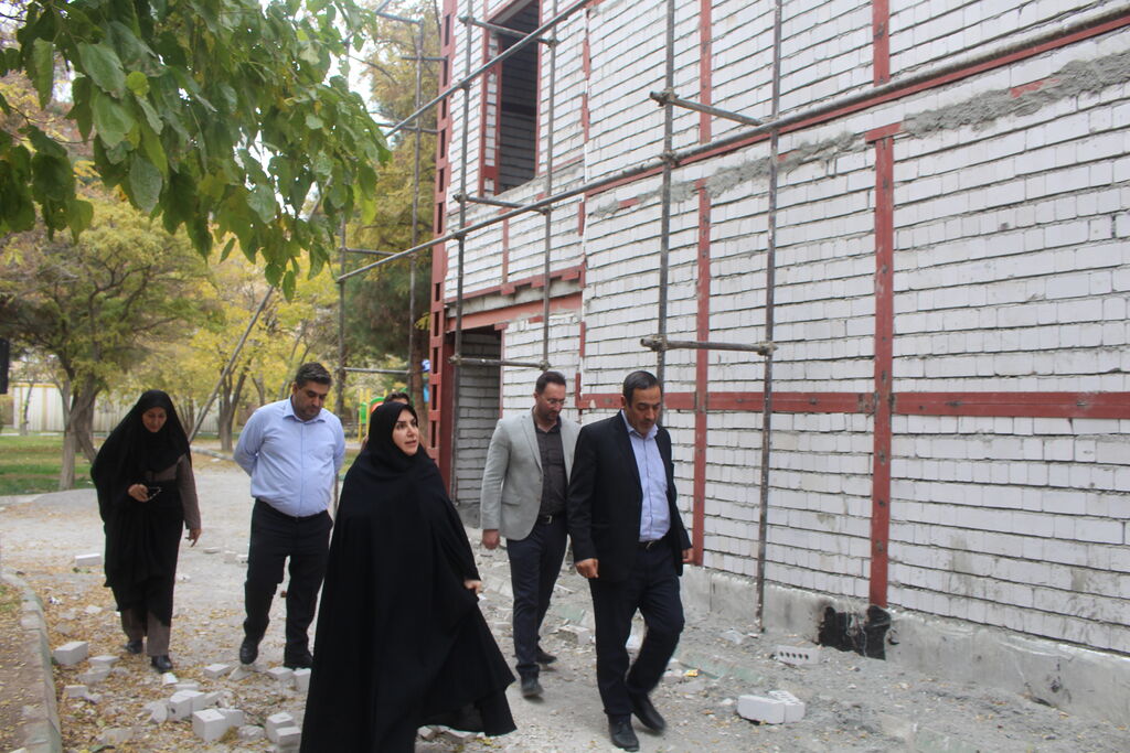 رئیس سازمان مدیریت و برنامهریزی از سالن سینمای کودک و نوجوان کانون پرورش فکری بازدید کرد