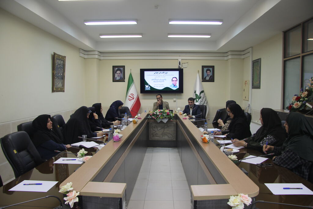 اسماعیل اله دادی/ مربیان به عنوان سفیران ادبیات فارسی، مسئول آشتی دادن نسل جدید با گنجینه‌های ادبی کشور هستند