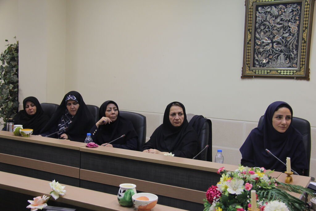 اسماعیل اله دادی/ مربیان به عنوان سفیران ادبیات فارسی، مسئول آشتی دادن نسل جدید با گنجینههای ادبی کشور هستند