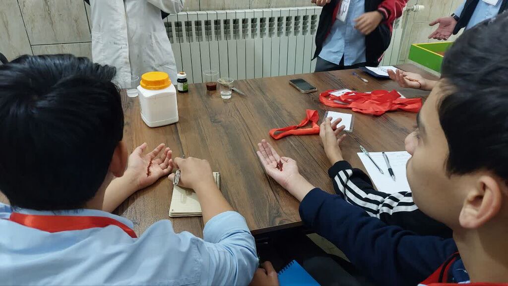 فعالیت‌های کافنا در مشهد به مناسبت هفته ترویج علم