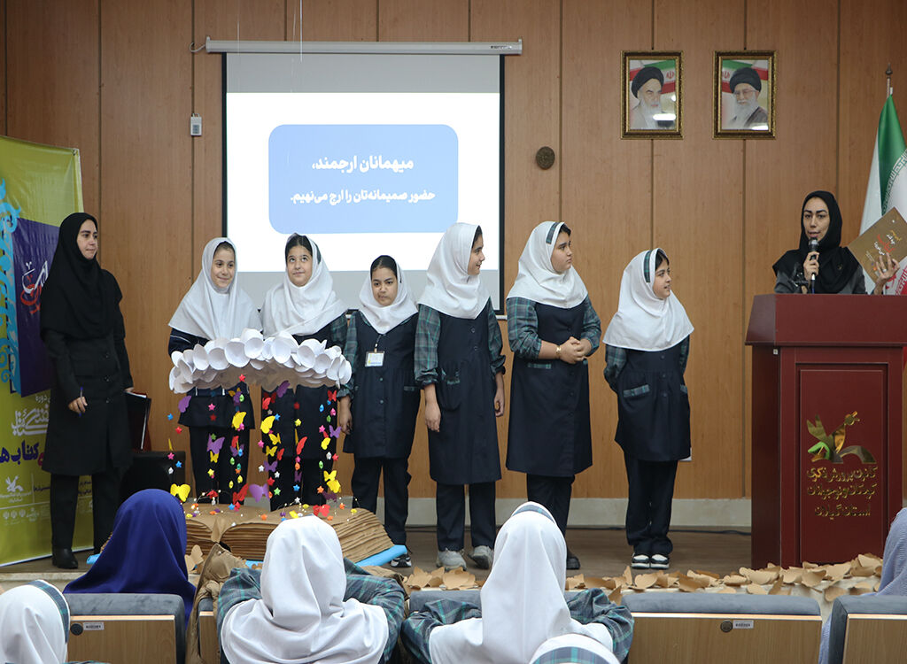 مهرواره «دنیای رنگی کتابها» در خمام؛ جشن دانایی و خلاقیت کودکان