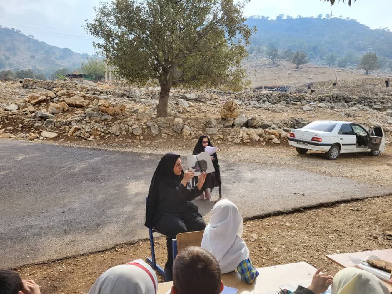 «بخوانیم برای ایران» در آبید بویر؛ اجرای برنامههای کتابمحور برای دانشآموزان عشایری