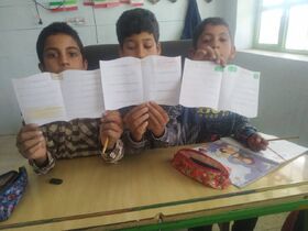 کتابخانه سیار کانون جهرم کودکان چدروئیه را میزبان برنامه هفته کتاب کرد