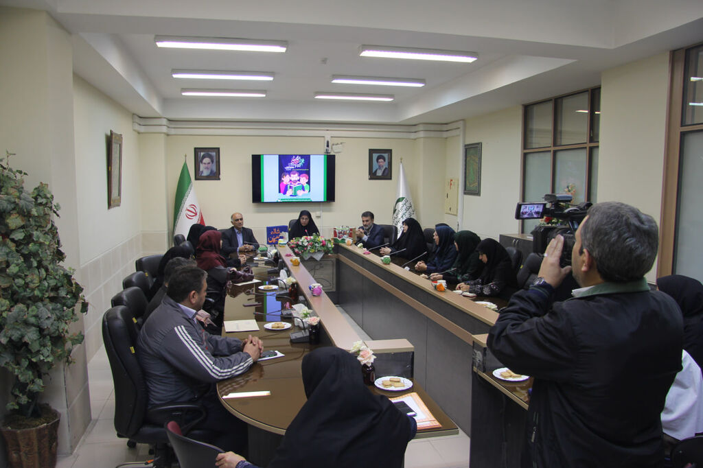 برگزاری نشست تخصصی آموزش ساخت کتابهای دستساز «حسیـلمسی» و تجلیل از آثار برگزیده در کانون آذربایجانغربی