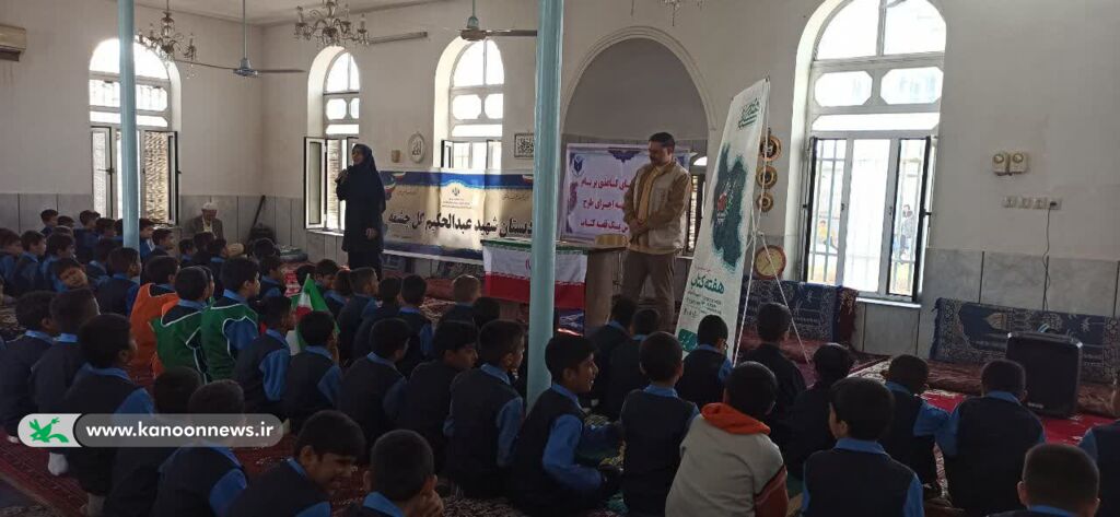 پرواز «هزار درنای کاغذی» بر بام مدارس گلستان