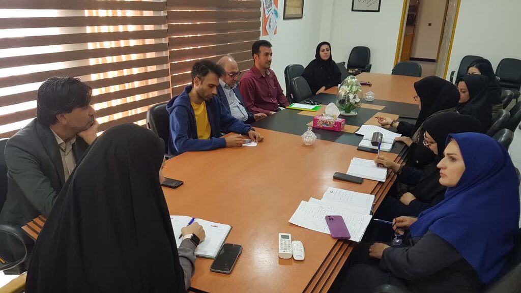 نشست هم‌اندیشی جشنواره ملی شعر نوجوان و نشان محبت در کانون کرمانشاه