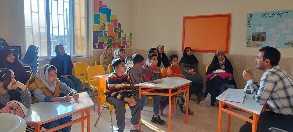 کارگاه قصهگویی با رویکرد انتخاب قصههای کتابمحور در مرکز شماره ۱۲ کرمانشاه