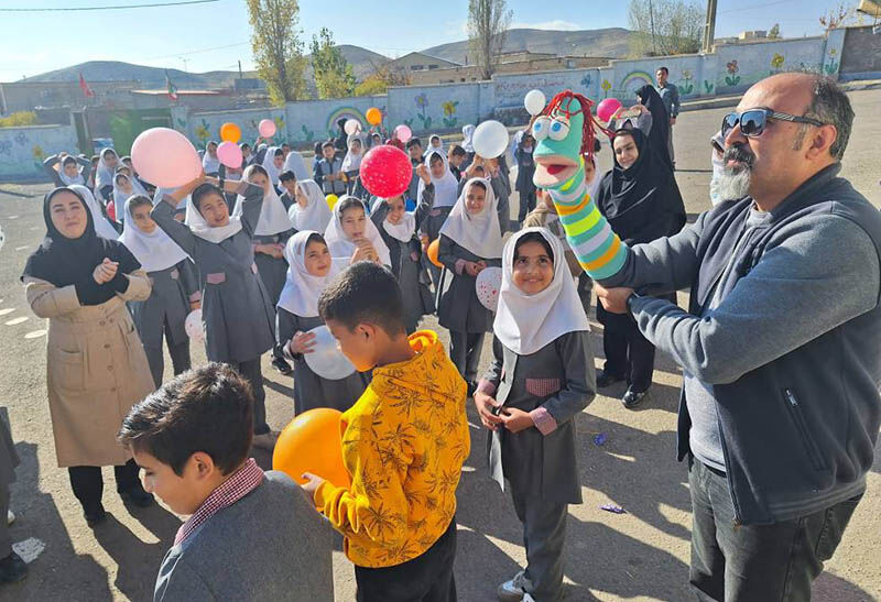 برنامههای فرهنگی گرامیداشت هفته کتاب در مرادلو ارشق اجرا شد