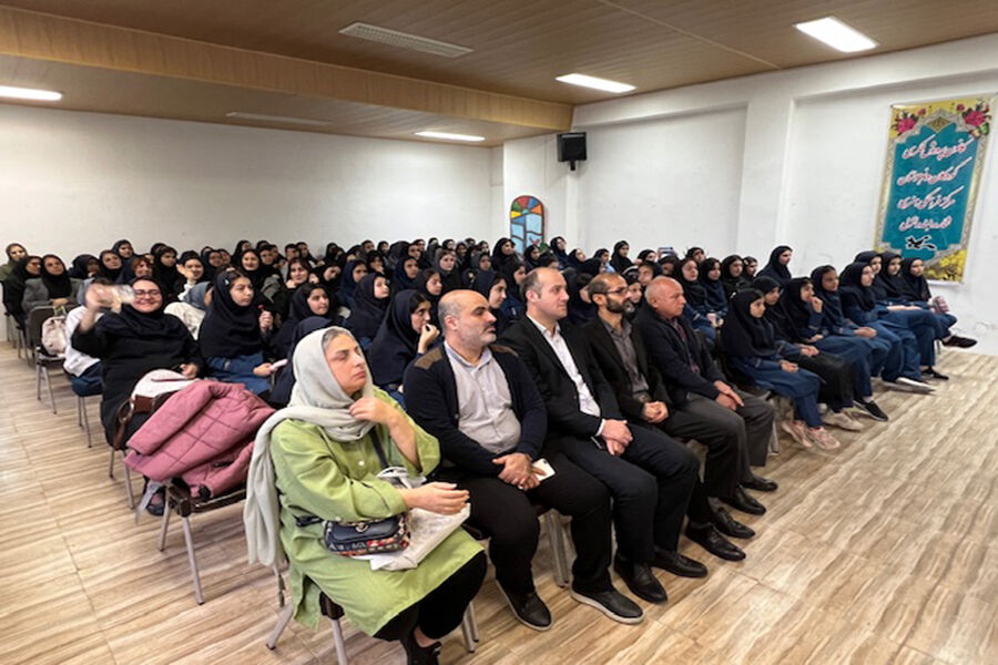 آغاز فصل روشنایی در هفته کتاب و کتابخوانی / دنیای یار مهربان میزبان نوجوانان انزلی شد