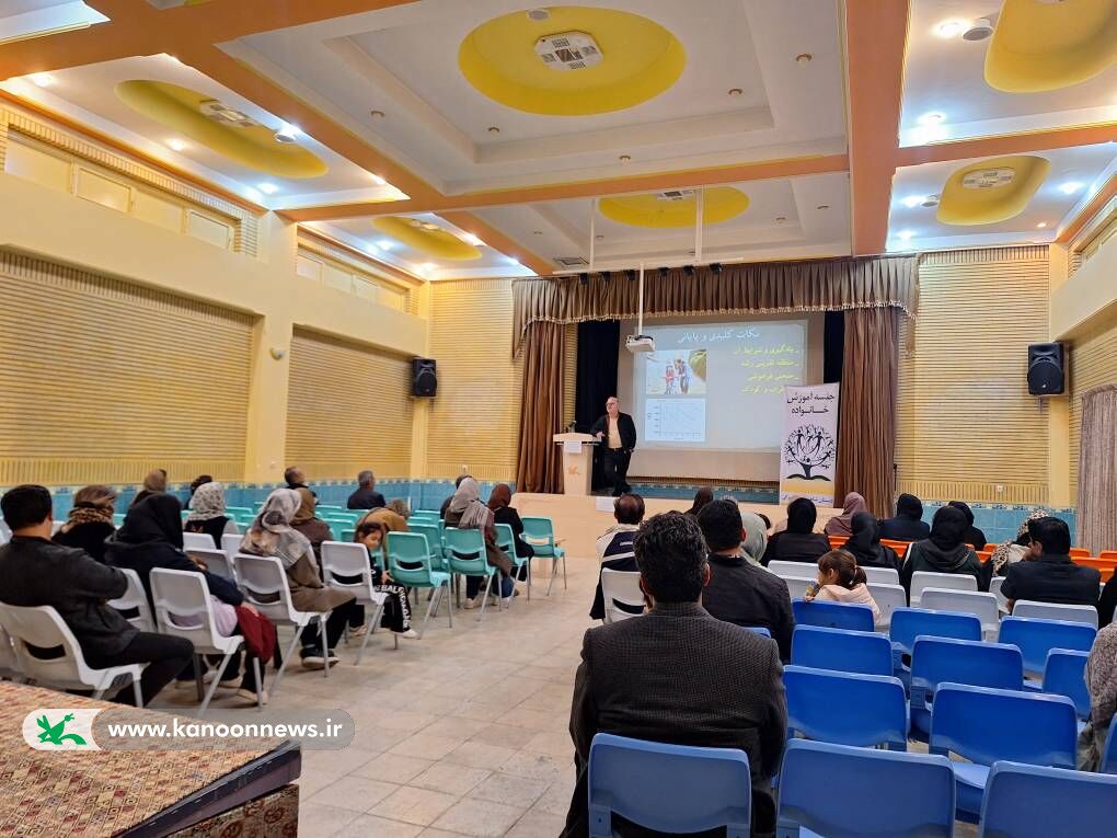 برگزاری کارگاه‌های نقاشی و سفالگری با محوریت «دوست من کتاب»، در مرکز شماره (۳) کانون پرورش فکری کودکان و نوجوانان سنندج