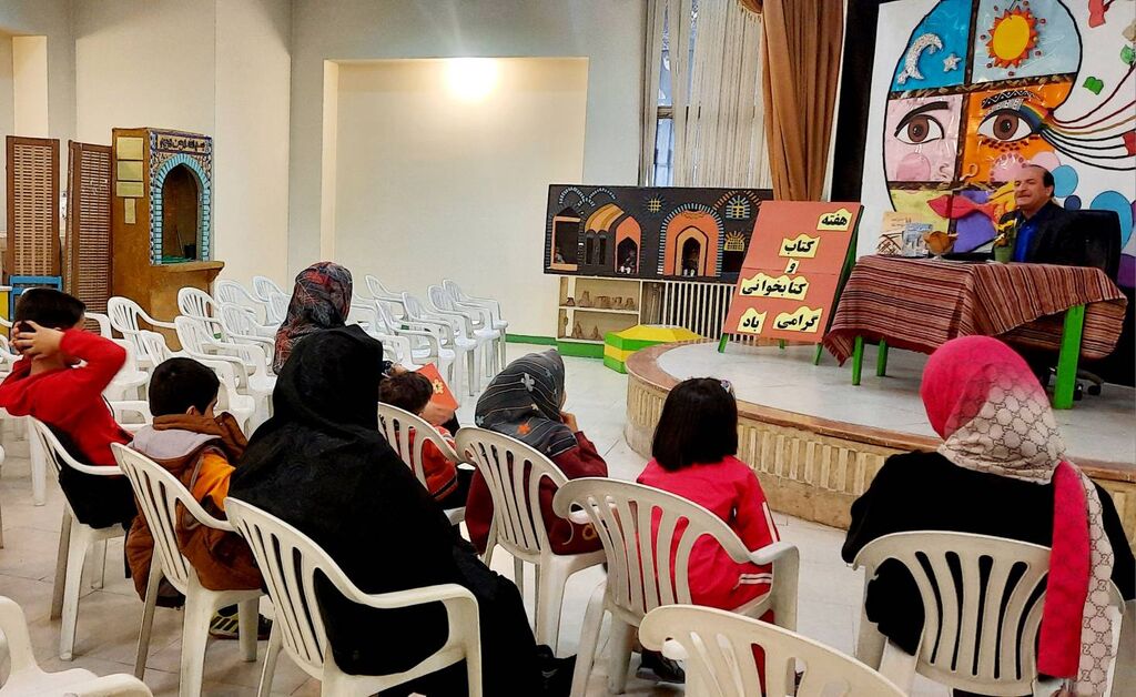 هفته کتاب با شعر جان گرفت