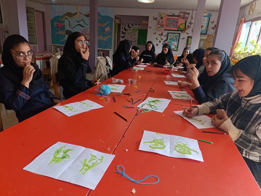 کانون مرکز آباده میزبان دانشآموز هنرستان هاجر در ویژهبرنامه هفته کتاب و کتابخوانی شد