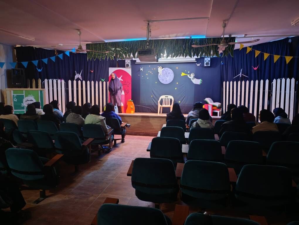 کانون مرکز آباده میزبان دانشآموز هنرستان هاجر در ویژهبرنامه هفته کتاب و کتابخوانی شد