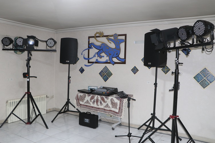 خرید تجهیزات پرتابل حرفه‌ای نورپردازی و صدابرداری