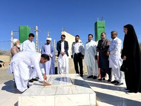 حضور همکاران کانون سیستان و بلوچستان در آیین عطرافشانی مزار شهدا به مناسبت هفته کتاب