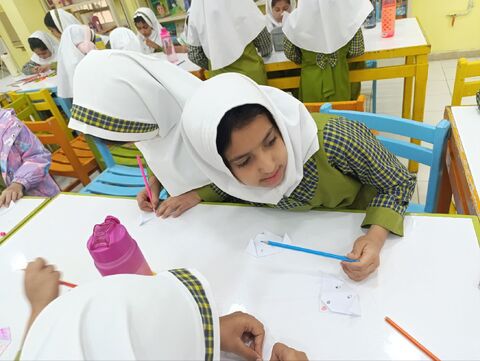 بازدید دانش آموزان مدرسه دخترانه شاهد ازمرکز حاجی آباد