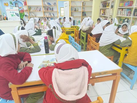 بازدید دانش آموزان مدرسه دخترانه شاهد ازمرکز حاجی آباد