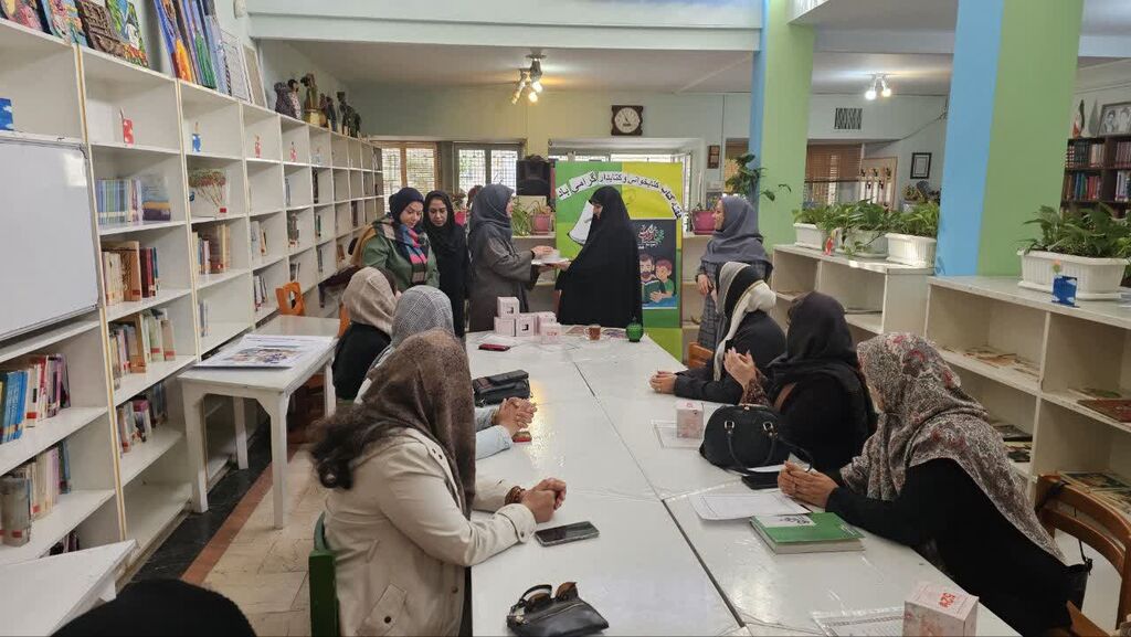 تقدیر از اعضای باشگاه کتابخوانی مادران در مرکز هشتگرد