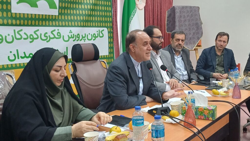 رونمایی از پوستر جشنواره بازیهای بومی-محلی با حضور نائب رئیس مجلس در کانون همدان