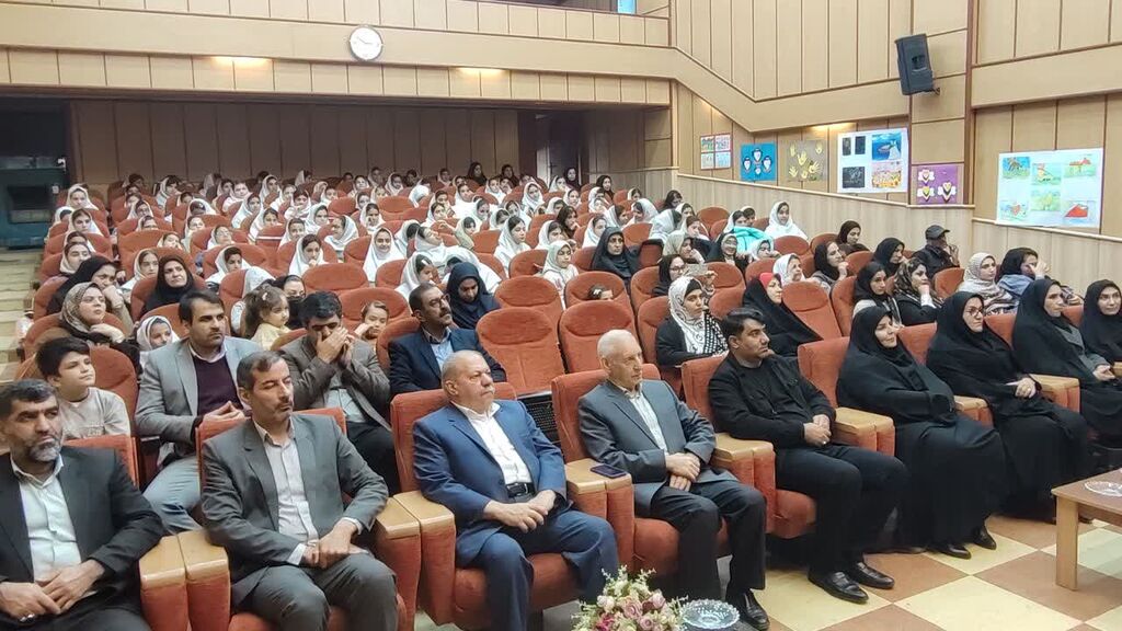 ویژه برنامه استانی" بربال کتاب "درکانون ایلام