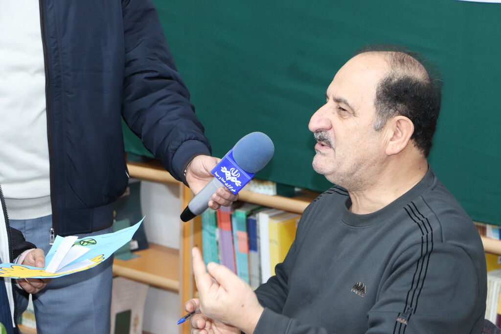 شعردرمانی واقعیت دارد؛برای نوشتن شعر خوب، باید خود را در دل اثر قرار داد