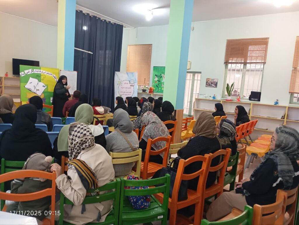 نشست دورهی آموزشی هویت دخترانه و تقویت مهارت های اعتماد به نفس و عزت نفس دختران