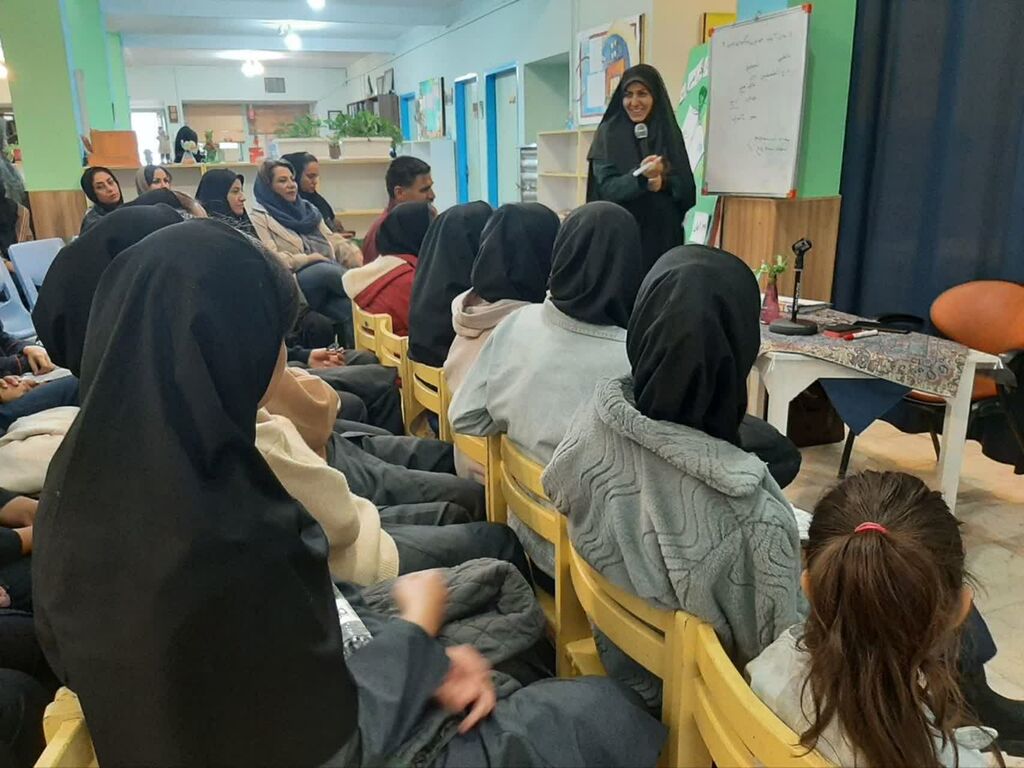 نشست دورهی آموزشی هویت دخترانه و تقویت مهارت های اعتماد به نفس و عزت نفس دختران