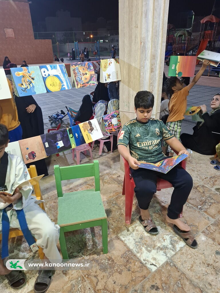 بچه های شهرک امام خمینی(ره) میزبان کتابخانه سیار شهری کانون بوشهر شدند
