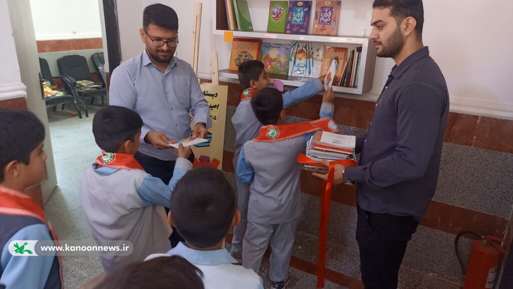 روز شاد کودکان باغک جنوبی در کنار کتابخانه سیار روستایی تنگستان